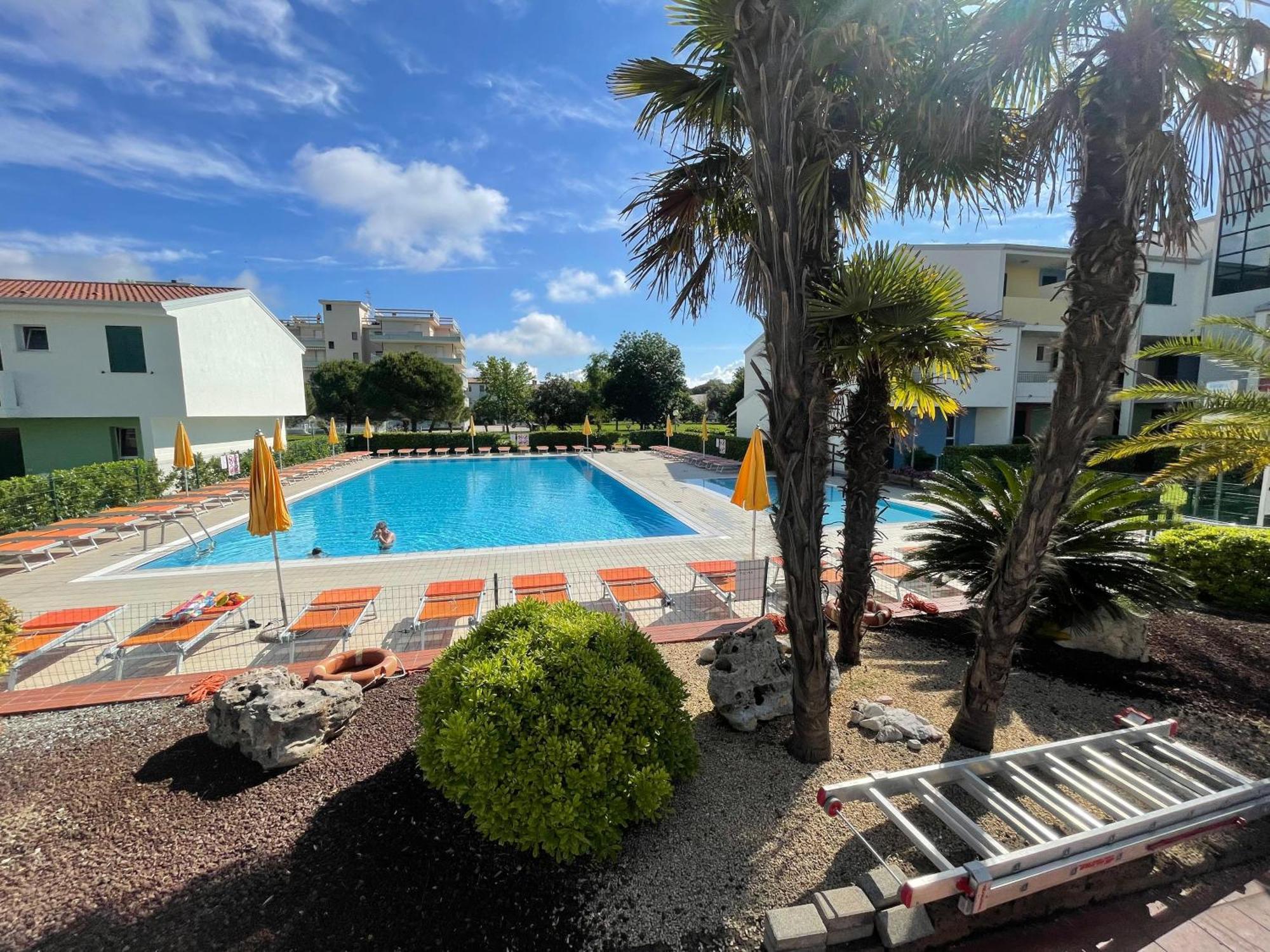 Villaggio Luna Swimmingpool- Agenzia Cocal Caorle Eksteriør billede